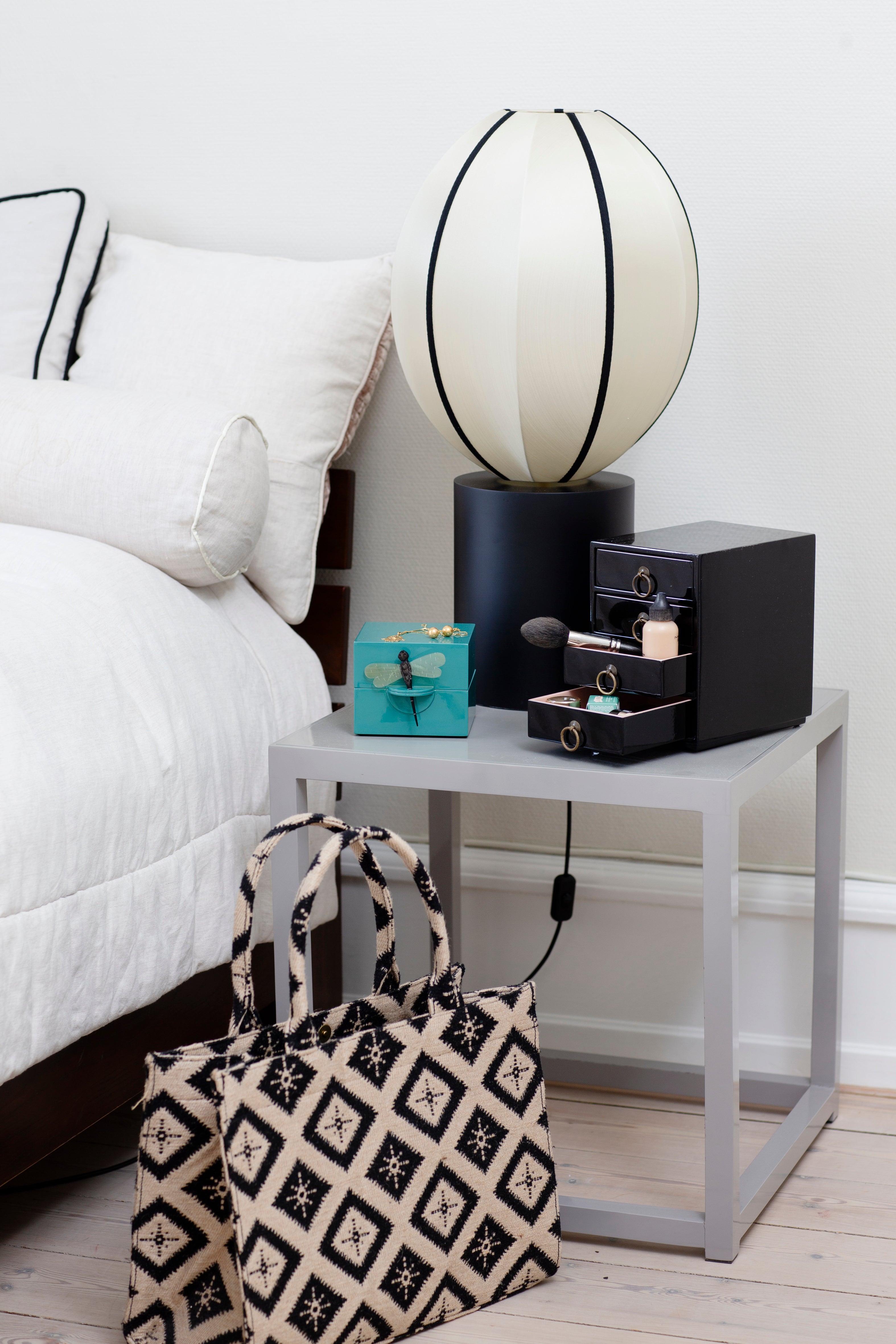Chest of drawers black