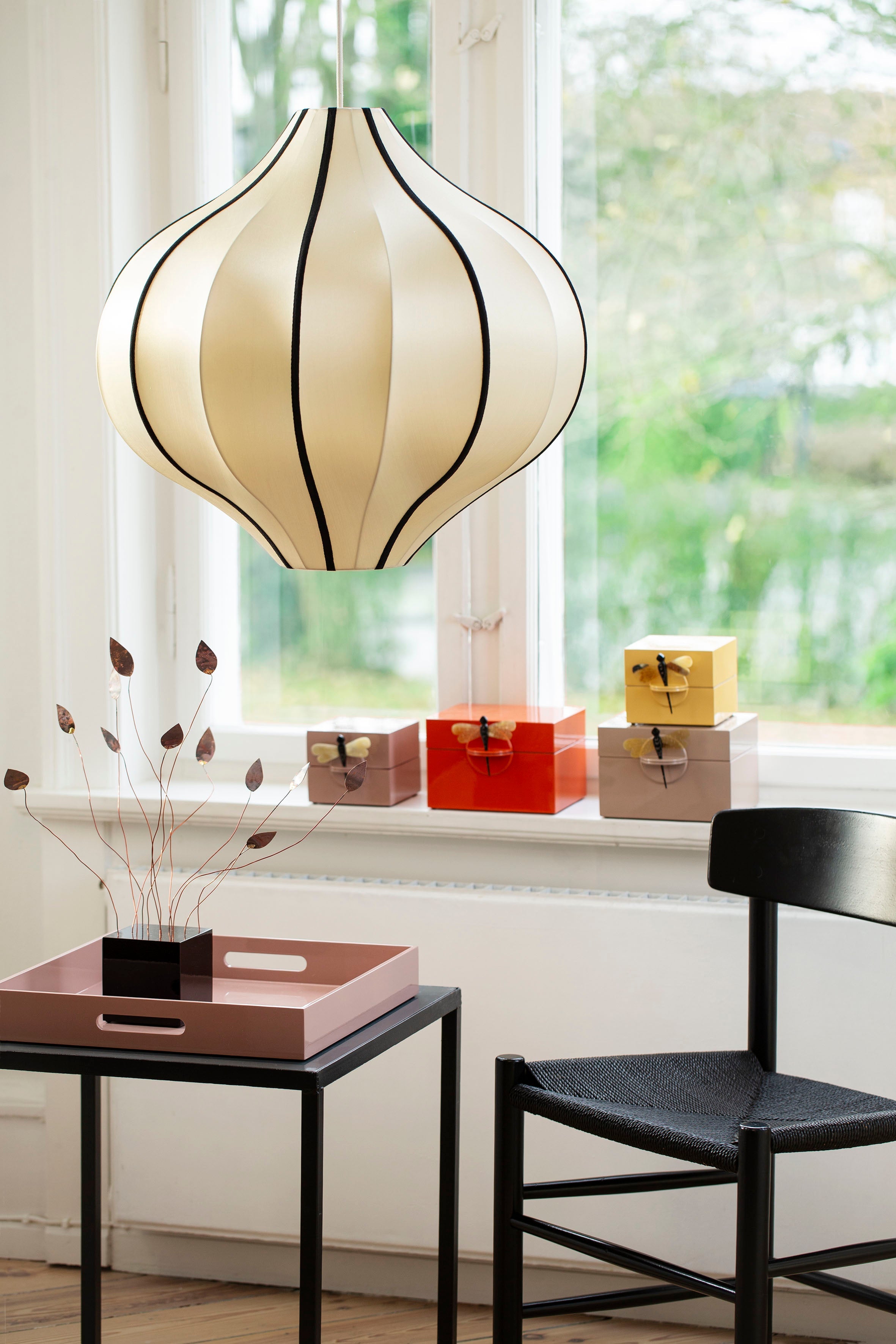 Square block w metal leaves, black