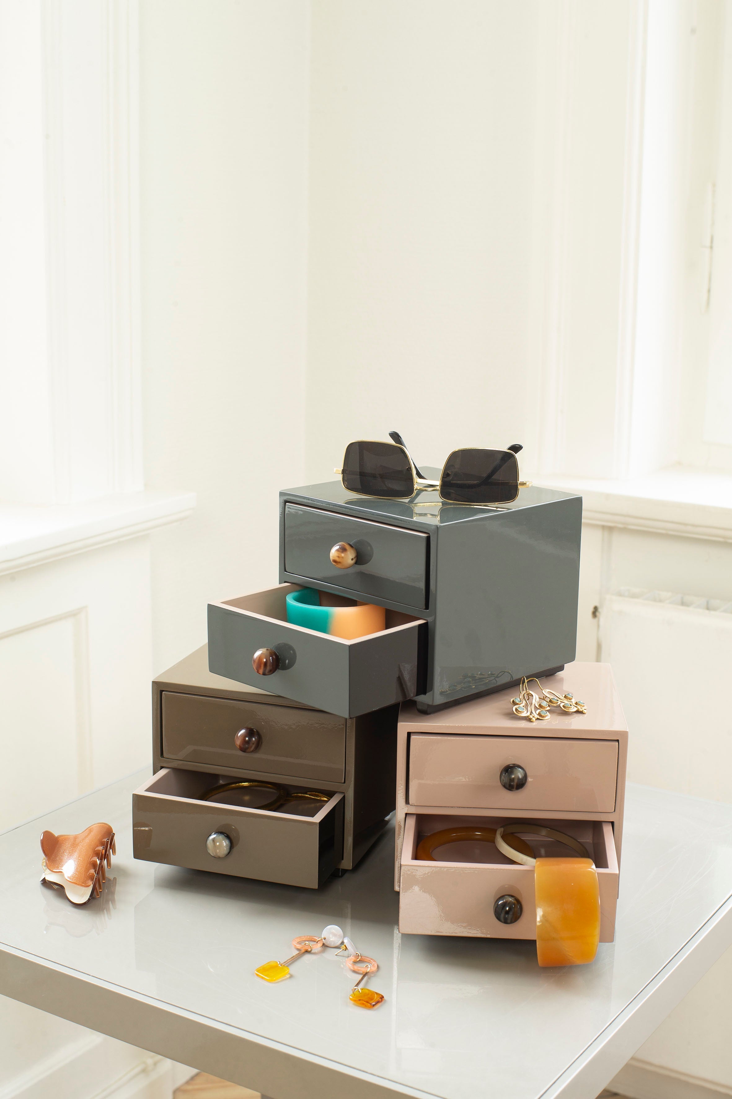 Chest of drawers, 2, Coal