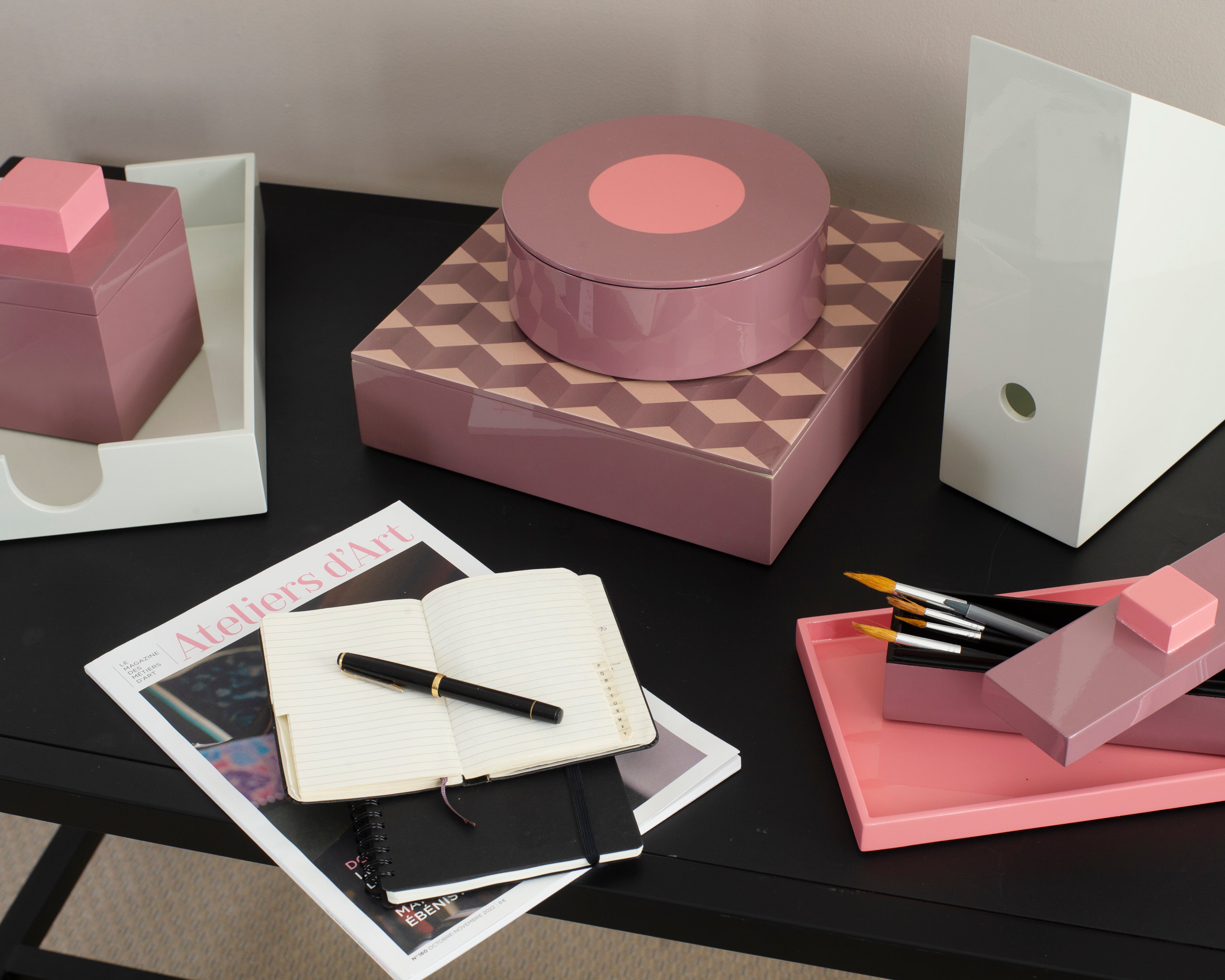 Round Lacquer Box w Circle Plum