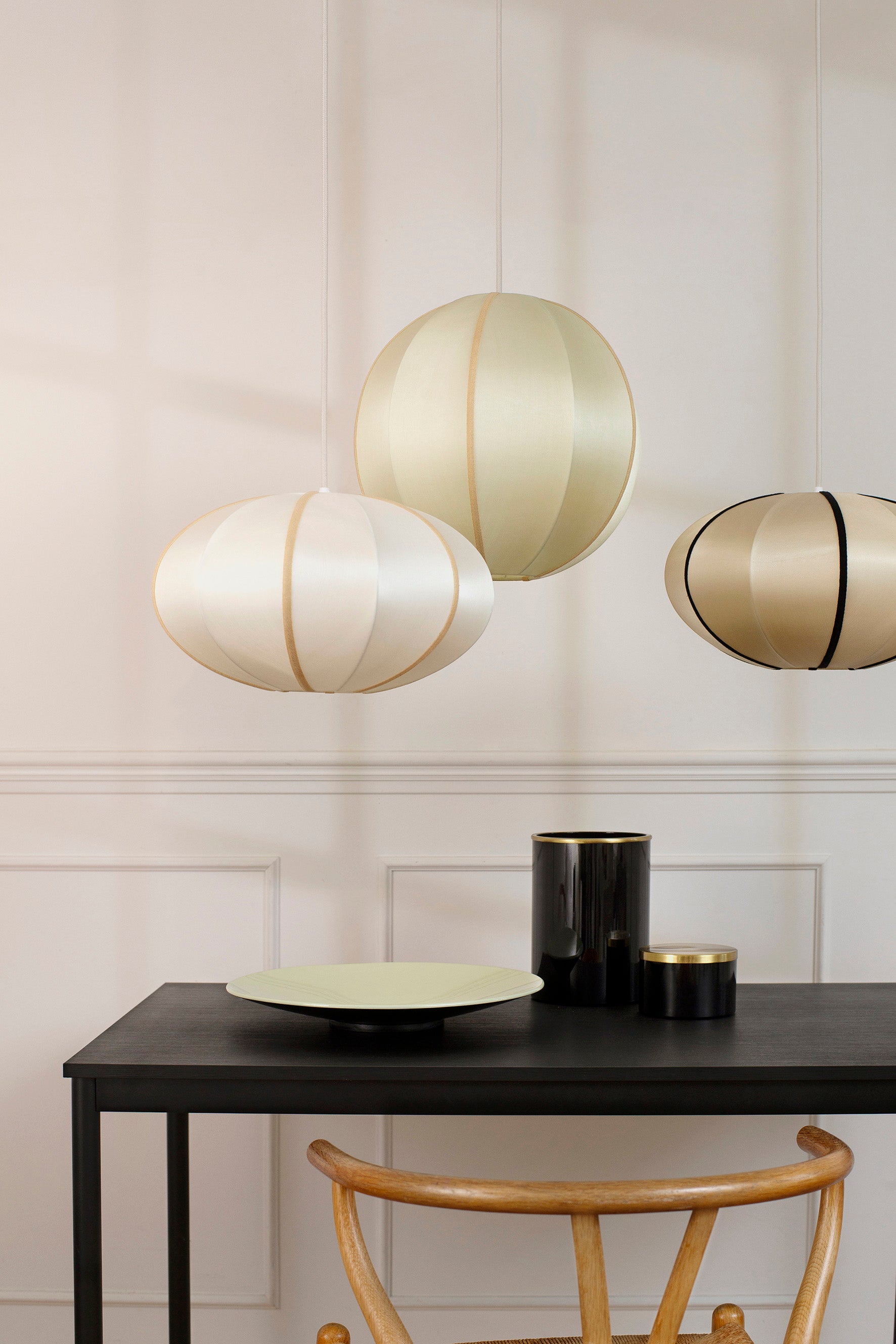 Round Box w Brass Lid, Black