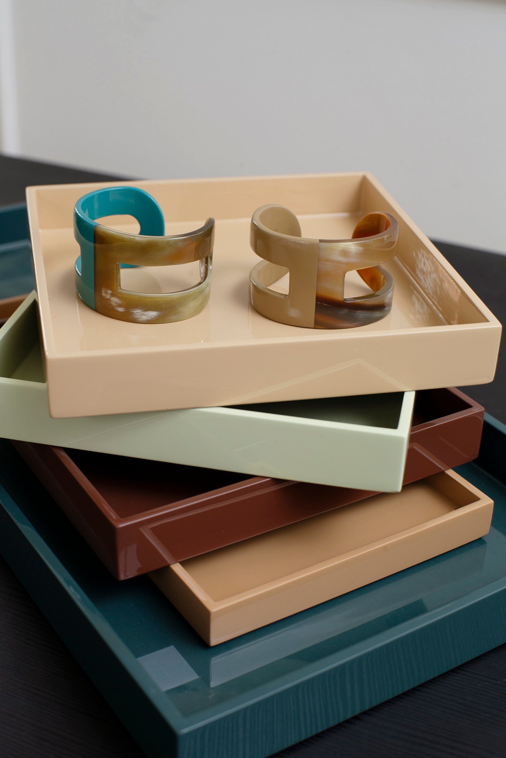 Lacquer Tray 32x16 Camel