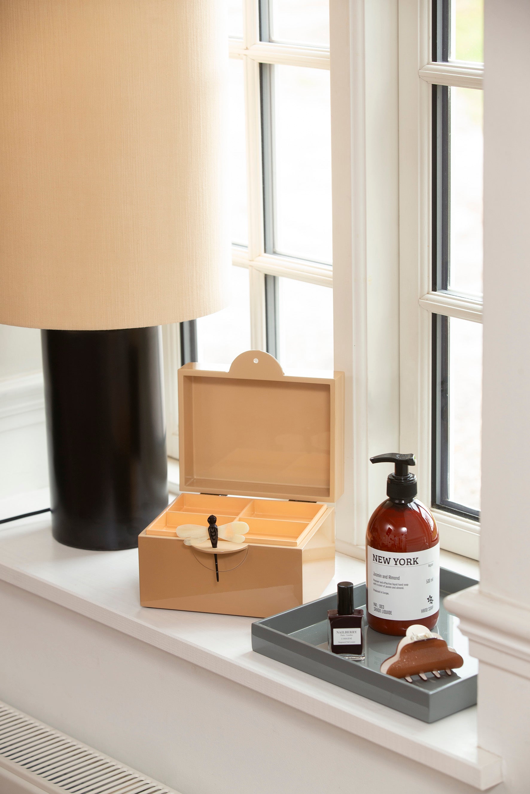 Lacquer Box B Camel