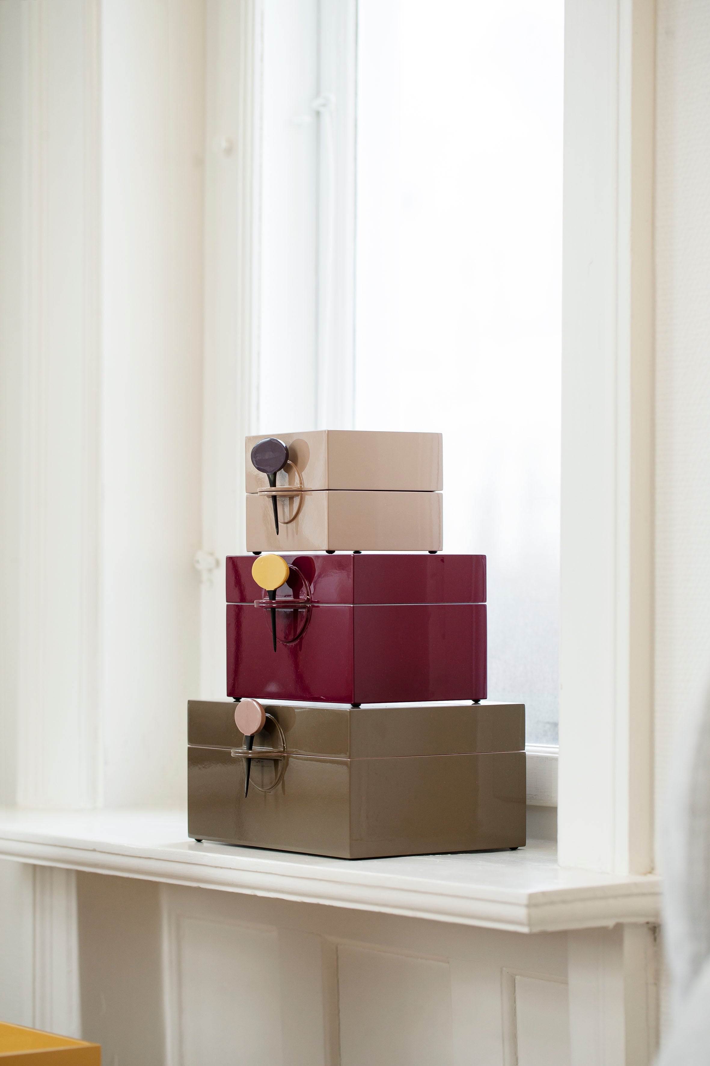 Oval Horn Pin, earth