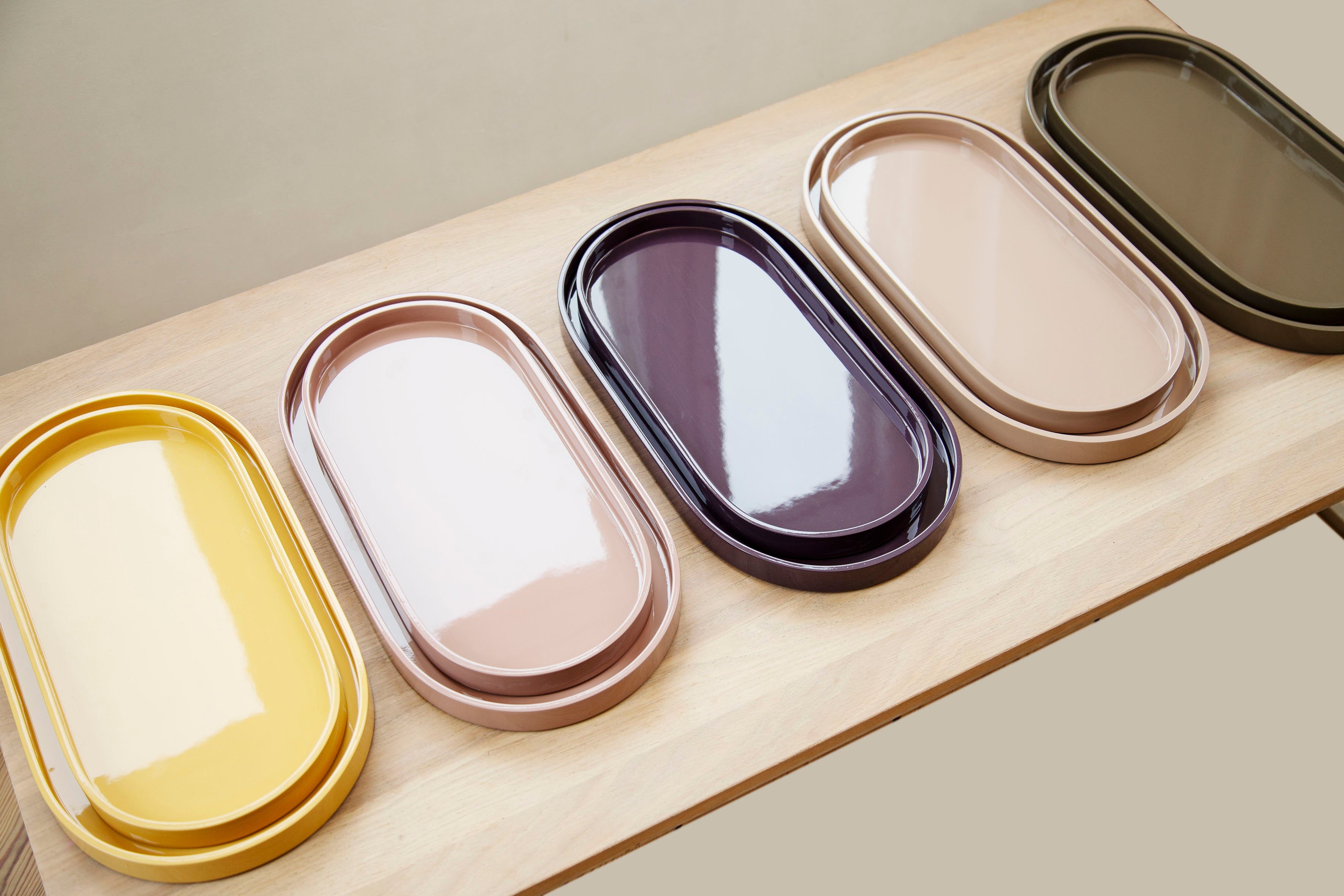 Lacquer Tray Oval B, Powder