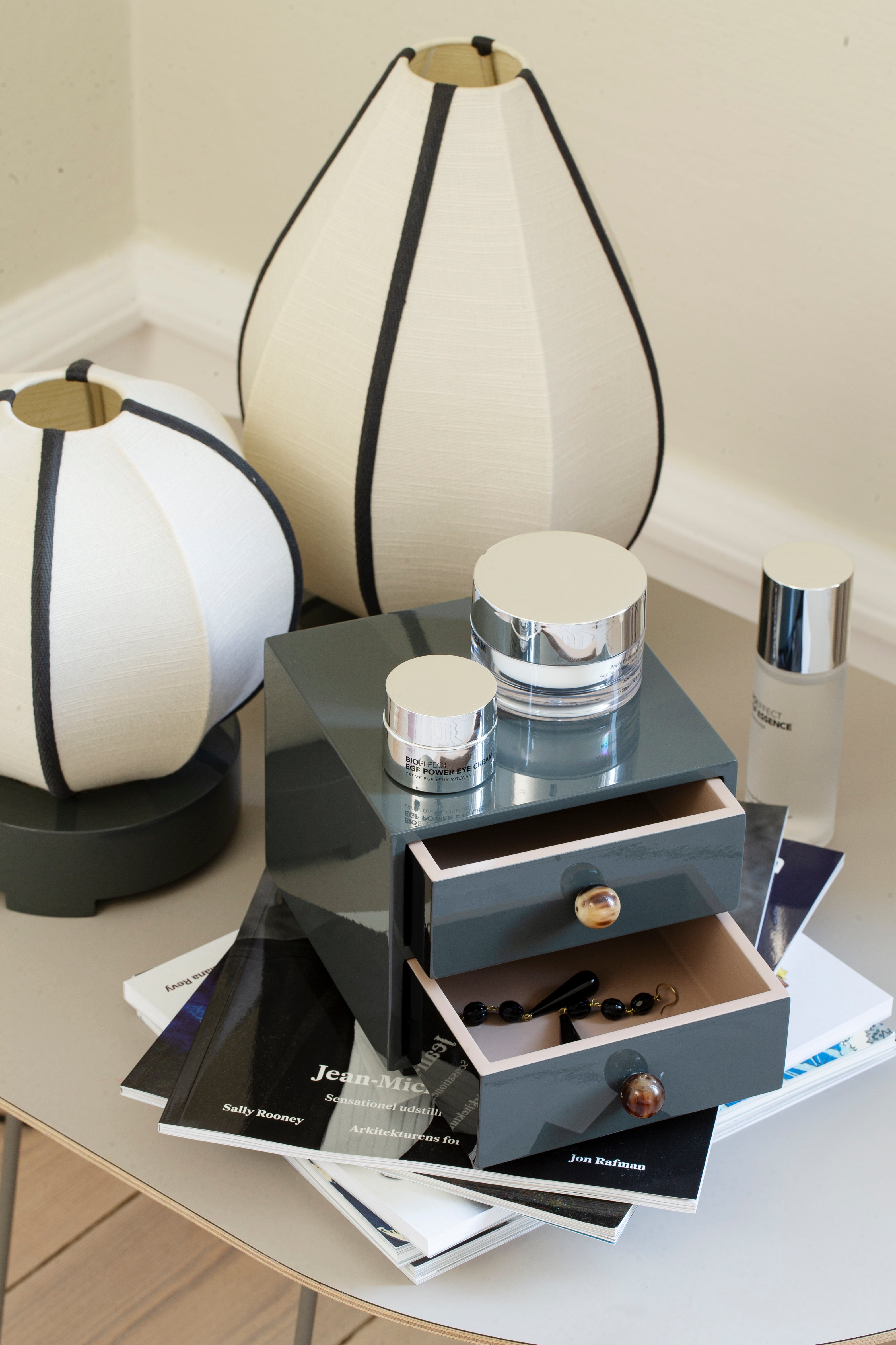 Lotus tablelamp, coal