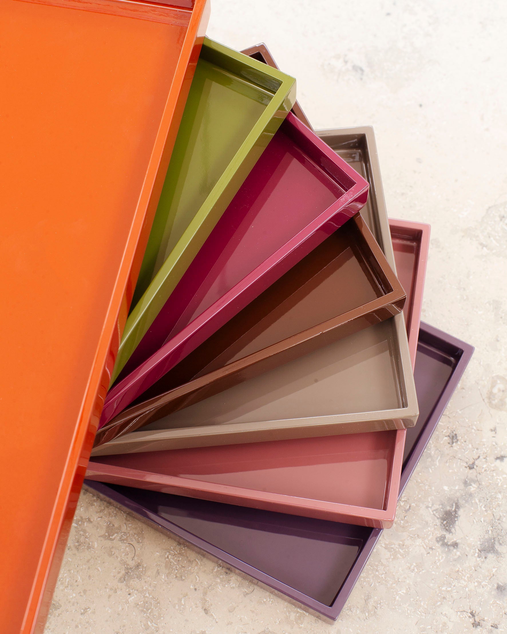 Lacquer Tray 32x16 chocolate
